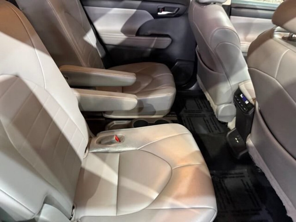 Used 2021 Toyota Highlander XLE SUV