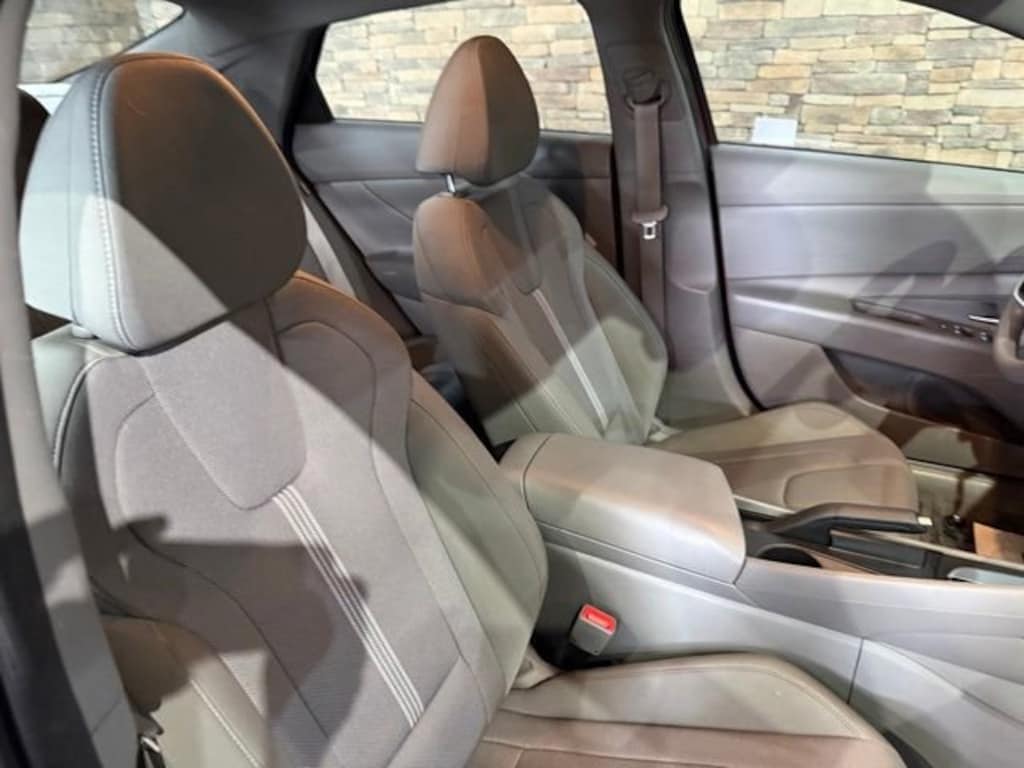 Used 2025 Hyundai Elantra SE Sedan
