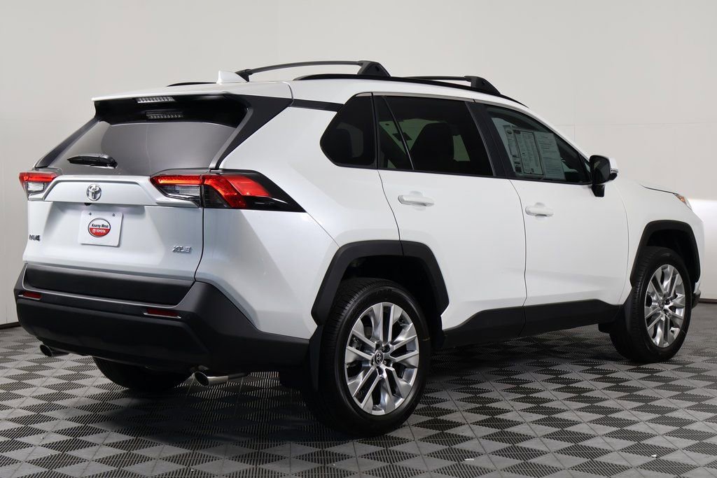 2025 Toyota RAV4 XLE Premium photo 4