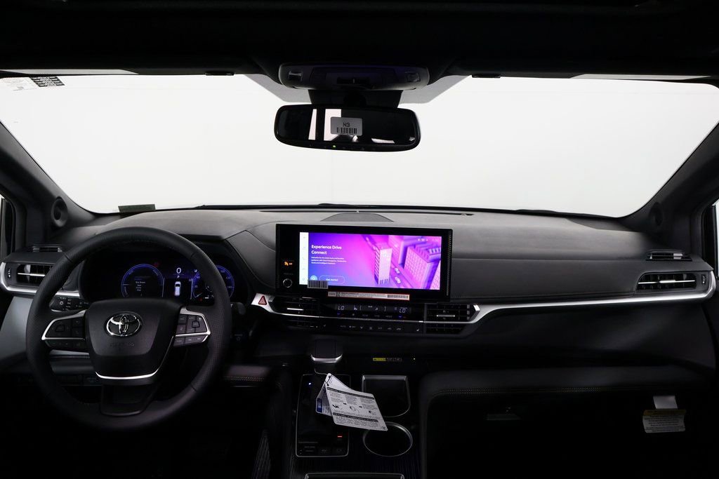2025 Toyota Sienna Woodland Edition photo 4