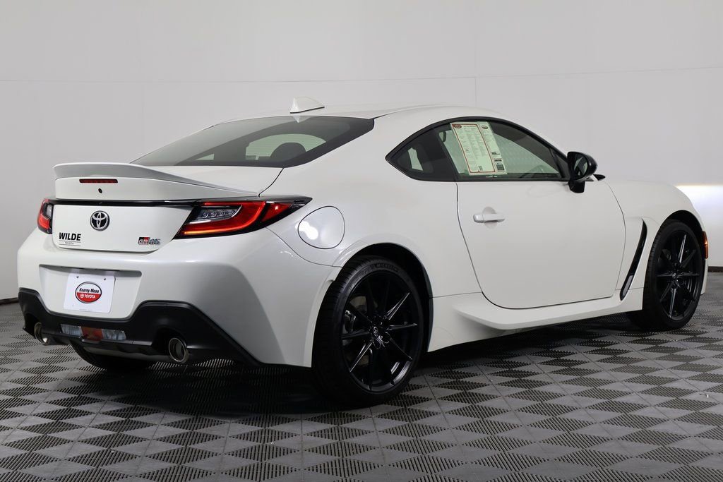 2025 Toyota GR86 Premium photo 4