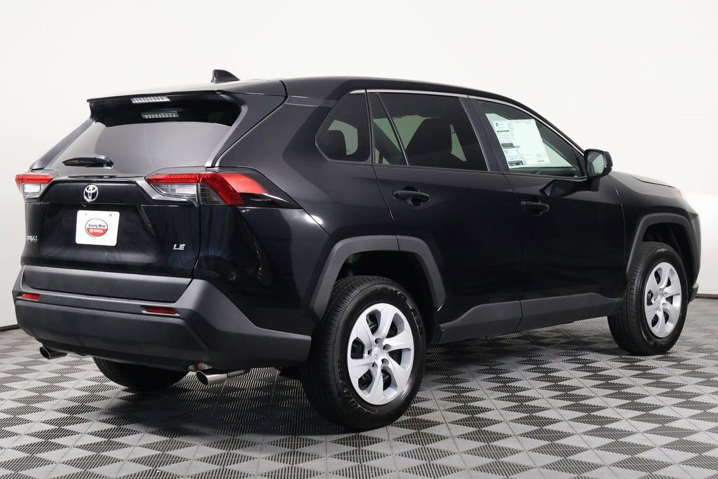 2025 Toyota RAV4 LE photo 4