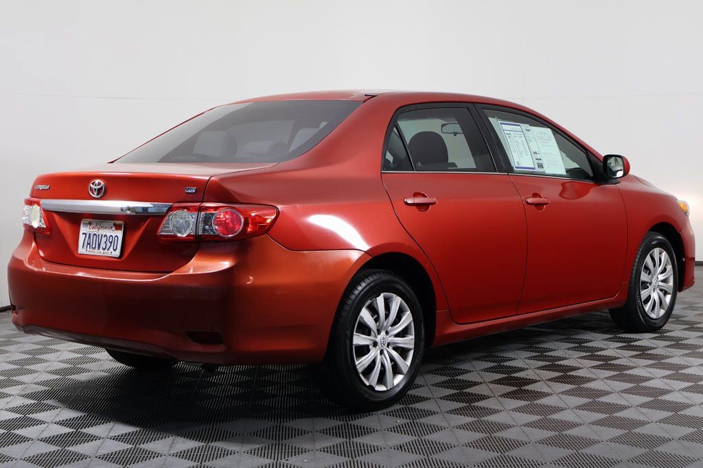 2013 Toyota Corolla LE photo 4