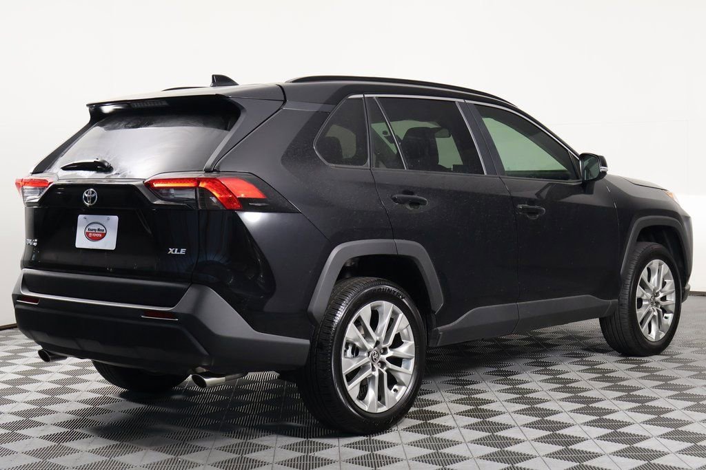 2025 Toyota RAV4 XLE Premium photo 4
