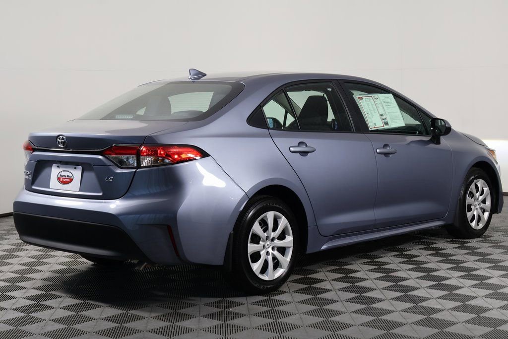 2025 Toyota Corolla LE photo 4