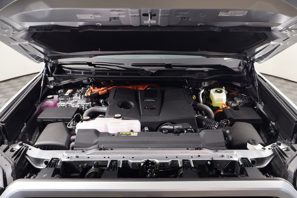 2026 Toyota Tundra Limited - Photo 9