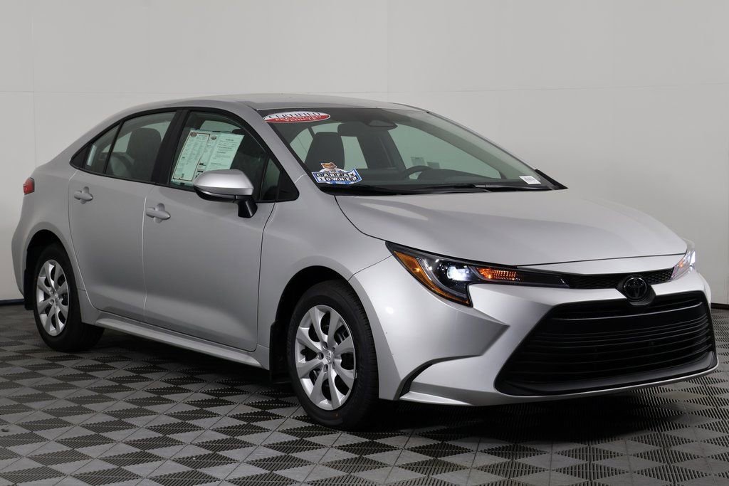 2025 Toyota Corolla LE photo 3