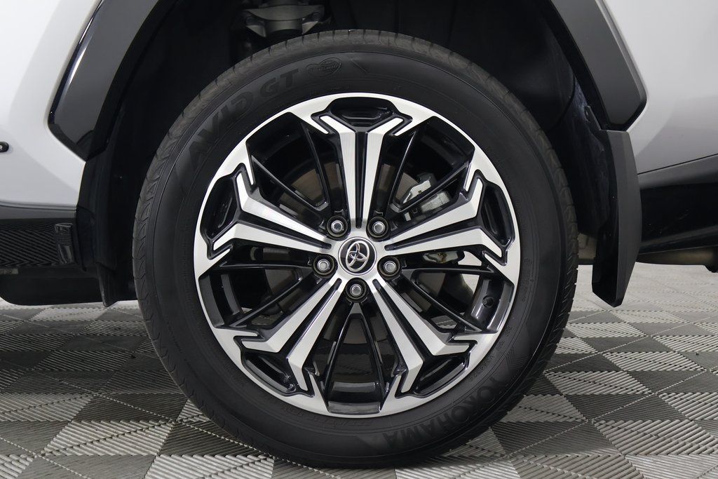 2025 Toyota RAV4 XSE - Photo 16