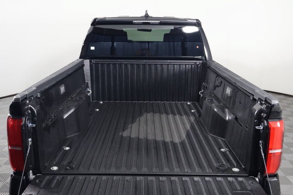 2026 Toyota Tacoma SR5 - Photo 8