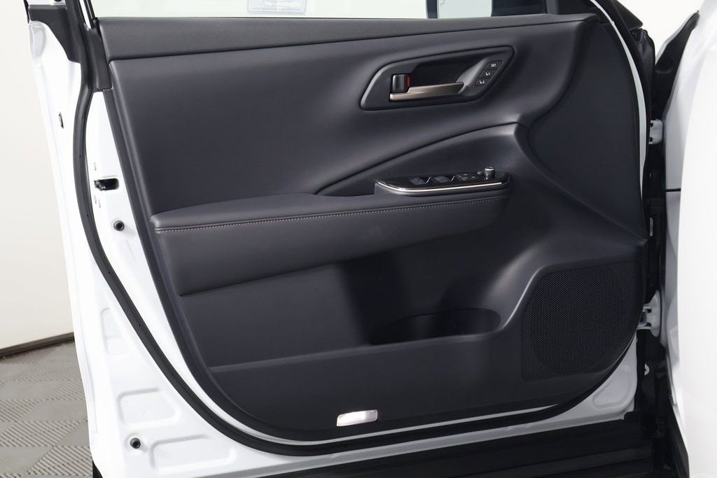 2026 Toyota Crown Signia Limited - Photo 7