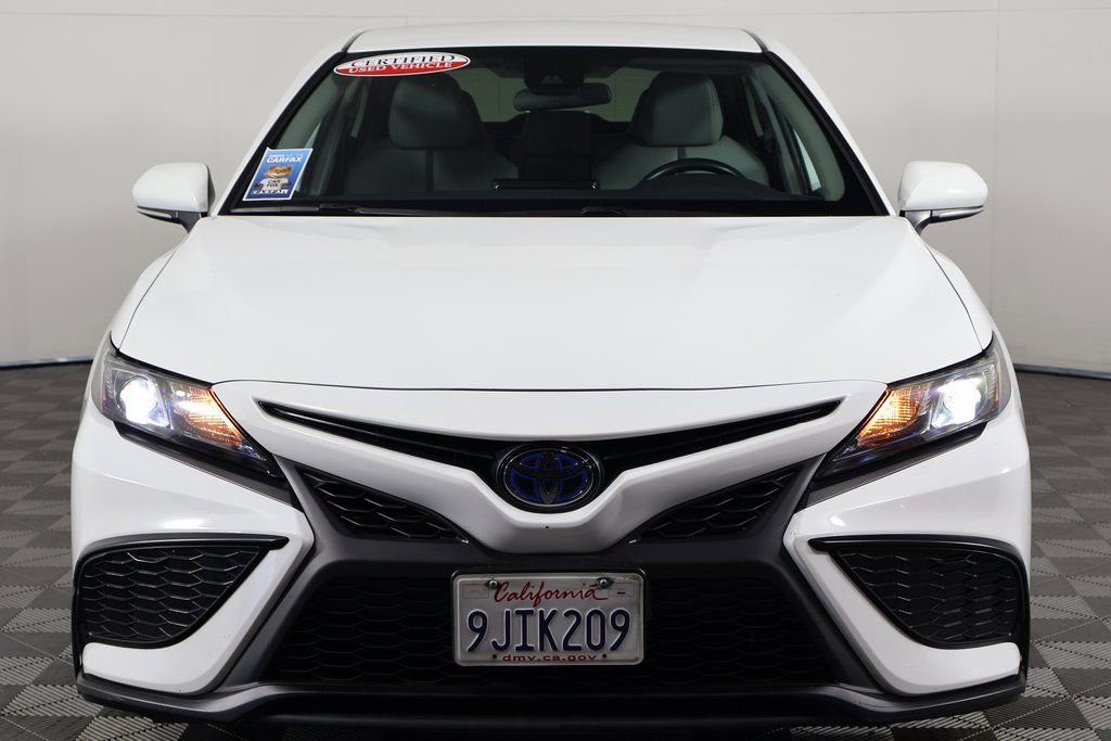 2022 Toyota Camry Hybrid SE photo 2