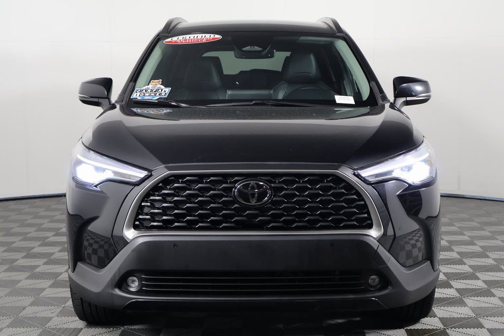 2023 Toyota Corolla Cross XLE photo 2