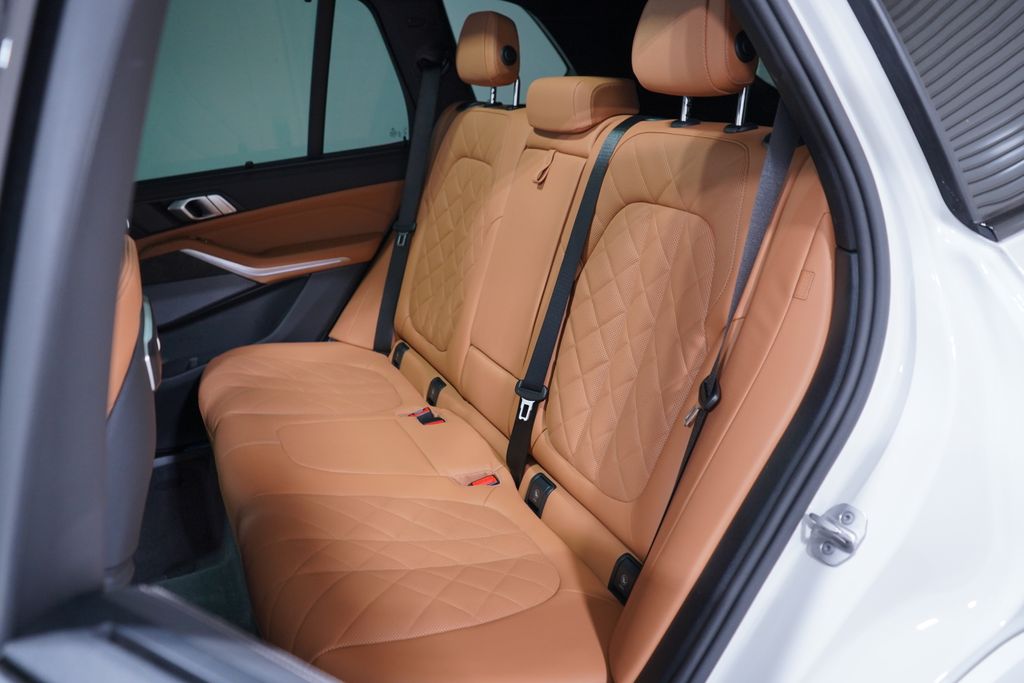 2025 BMW X5 M60i - Photo 9