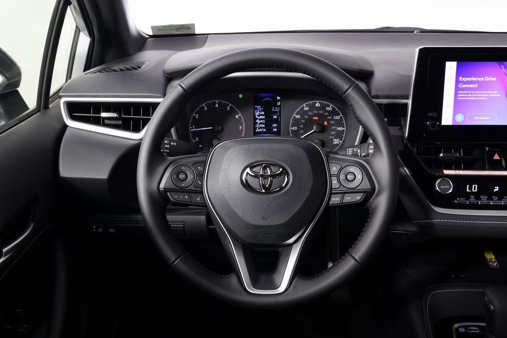 2026 Toyota Corolla Hatchback SE photo 3