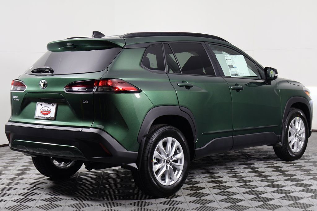 2026 Toyota Corolla Cross LE photo 2