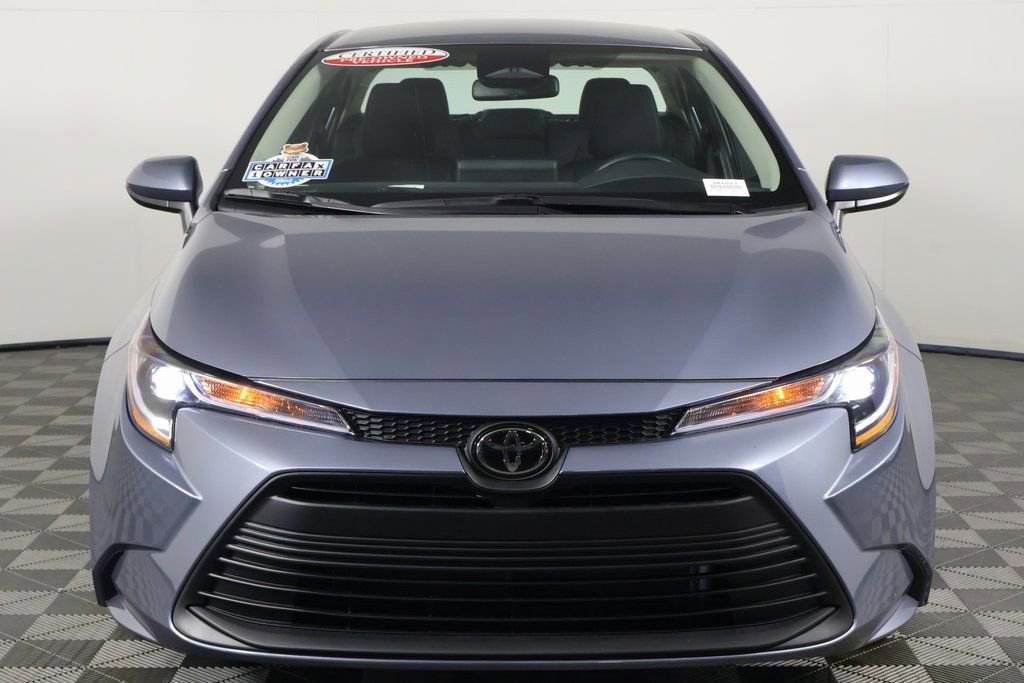 2025 Toyota Corolla LE photo 2