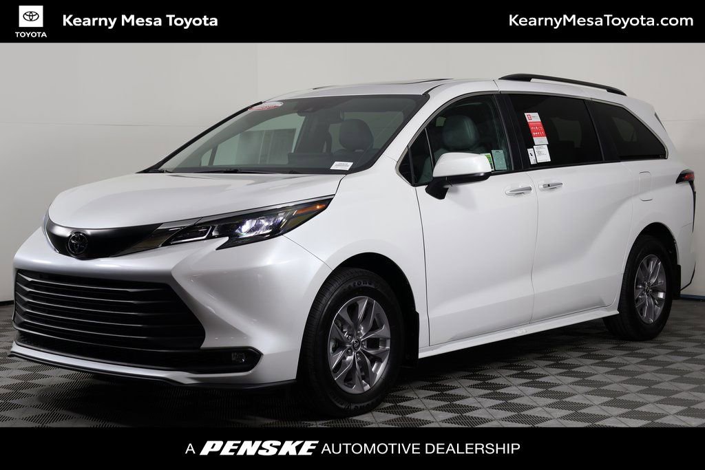 2026 Toyota Sienna XLE 8-Passenger Hybrid FWD's photo