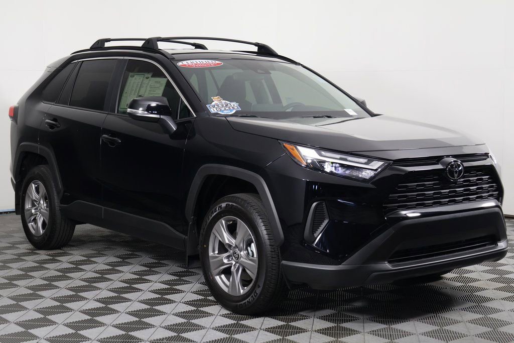 2025 Toyota RAV4 Hybrid LE photo 2