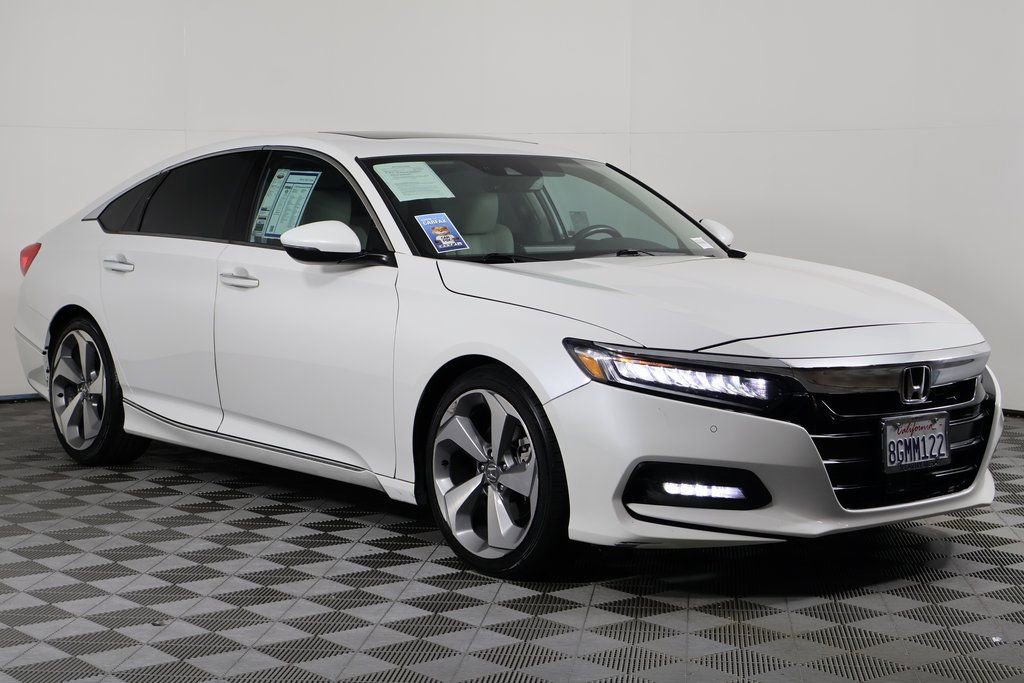 2018 Honda Accord Touring photo 3