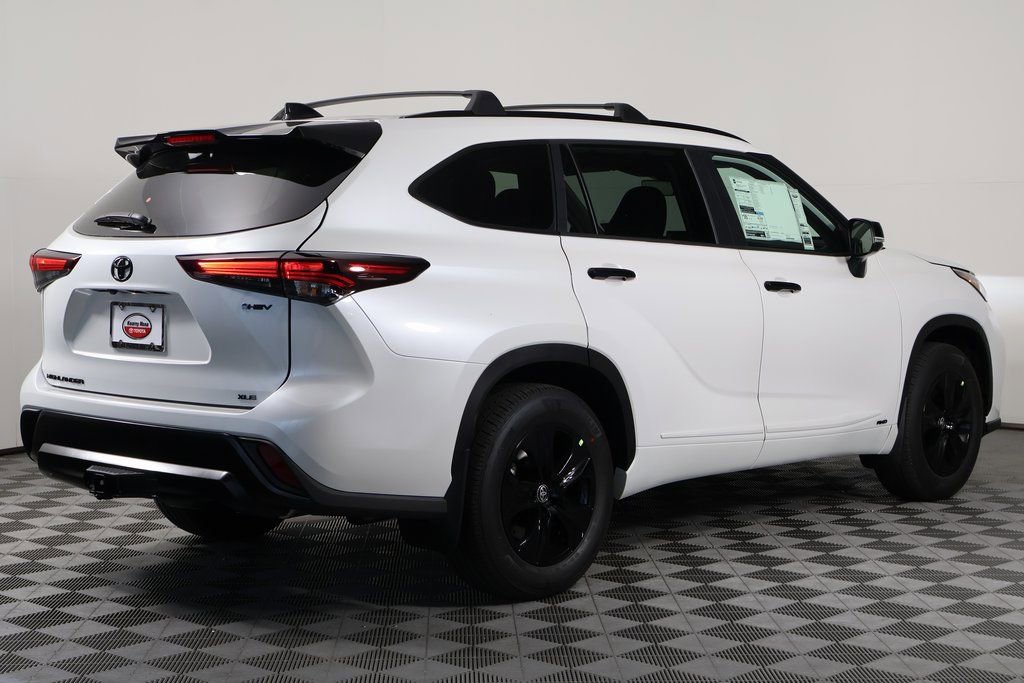 2025 Toyota Highlander Hybrid XLE photo 2