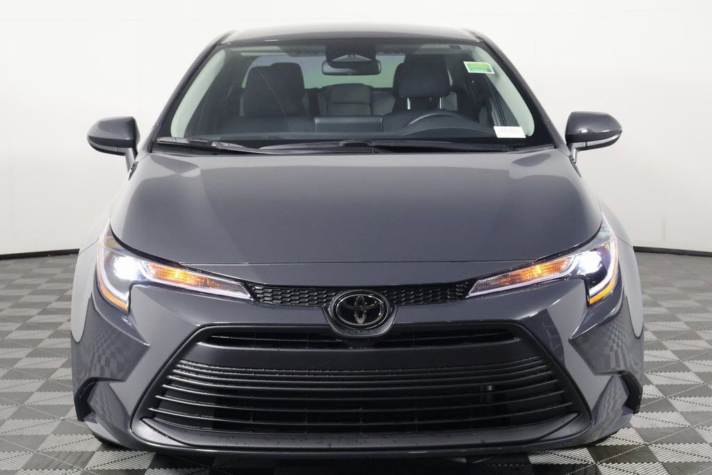 2025 Toyota Corolla LE photo 2