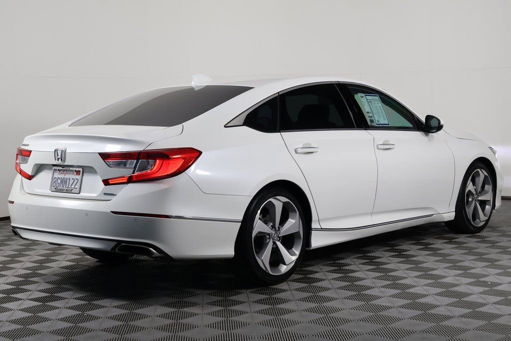 2018 Honda Accord Touring photo 4