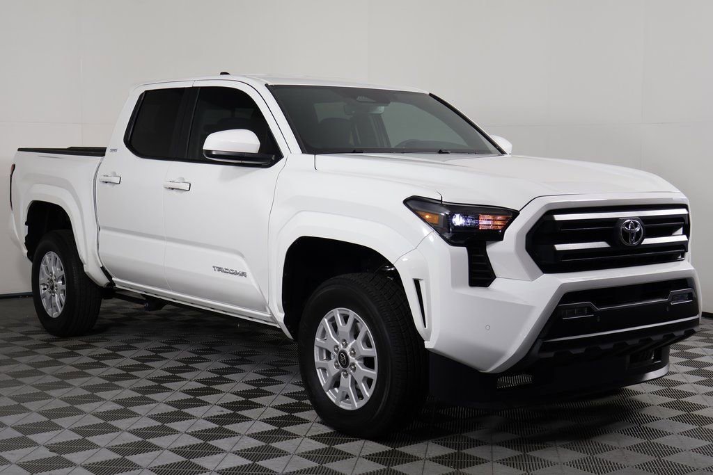 2025 Toyota Tacoma SR5 4x4 photo 3