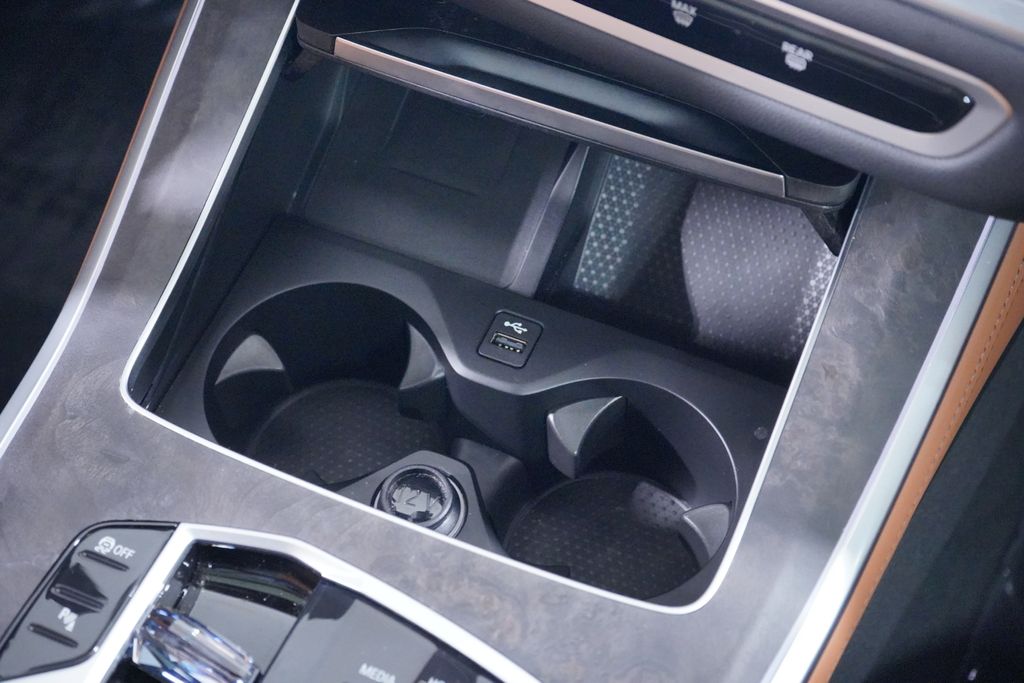 2025 BMW X5 M60i - Photo 14