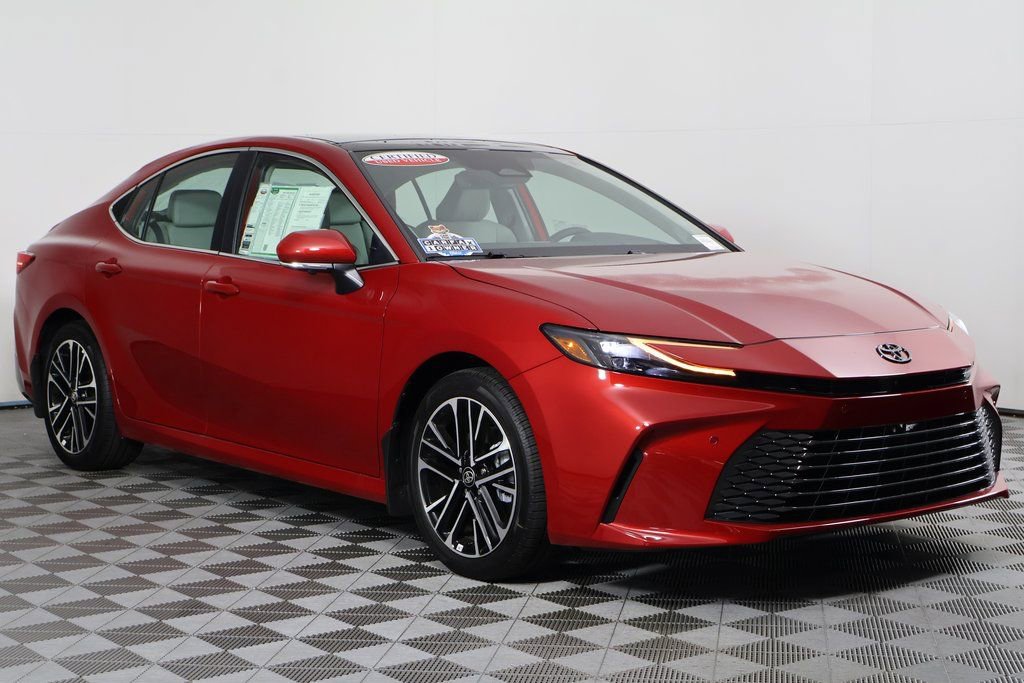 2025 Toyota Camry XLE photo 3
