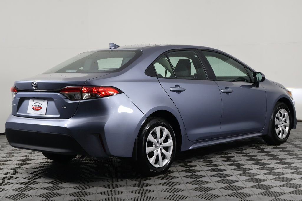 2025 Toyota Corolla LE photo 4