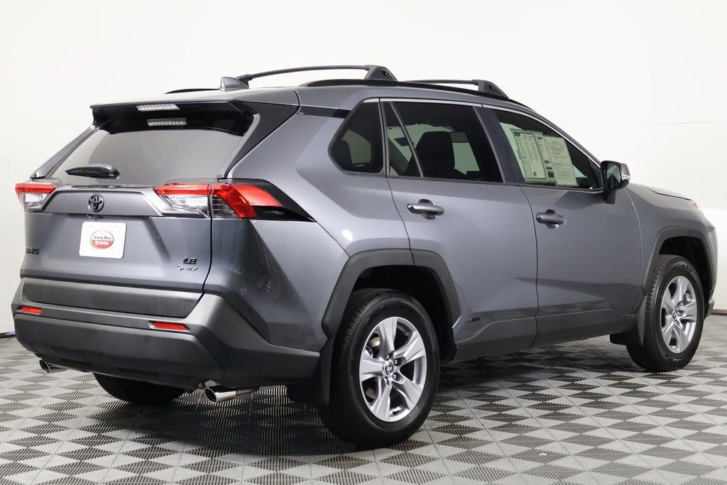 2025 Toyota RAV4 Hybrid LE photo 3