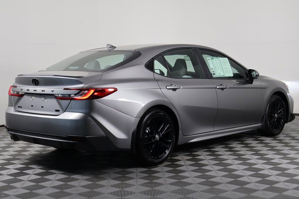 2025 Toyota Camry SE photo 4