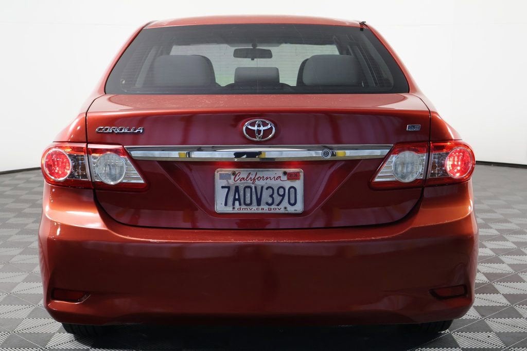 2013 Toyota Corolla LE photo 5