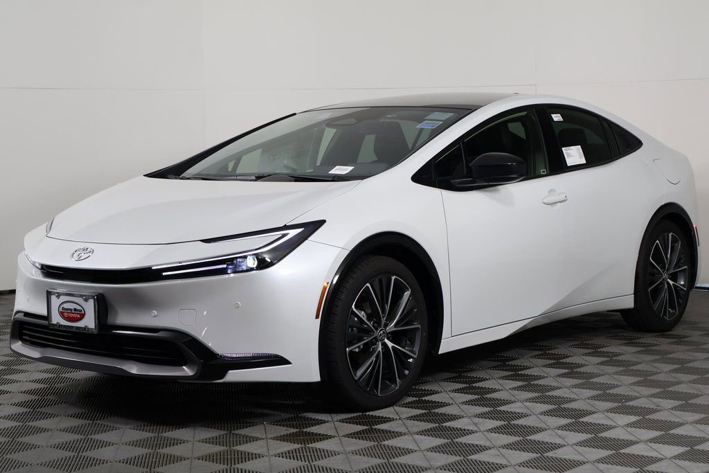 2026 Toyota Prius XLE's photo