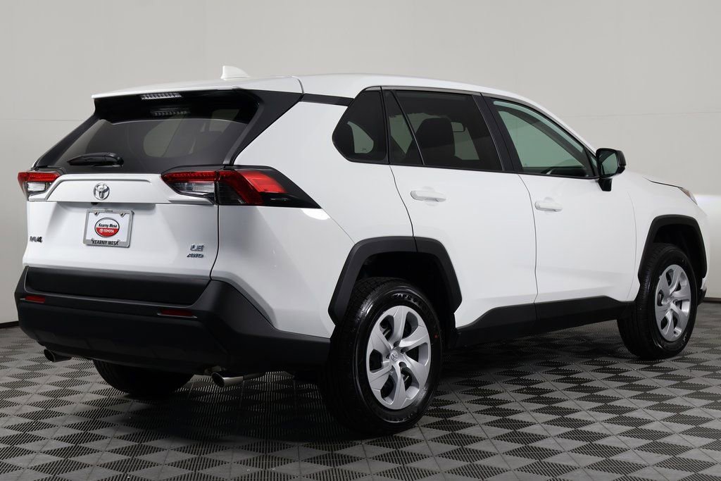 2025 Toyota RAV4 LE photo 4