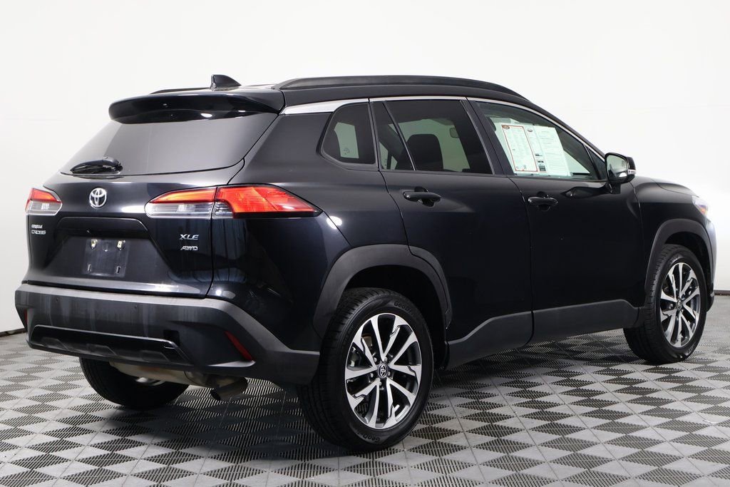 2023 Toyota Corolla Cross XLE photo 4