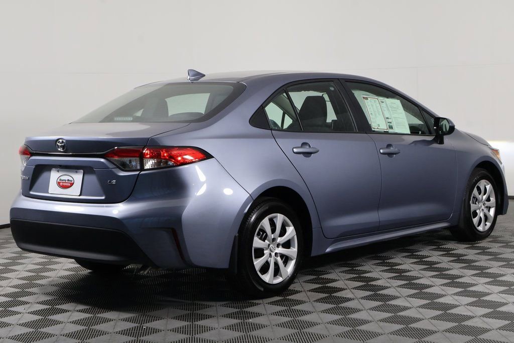 2025 Toyota Corolla LE photo 4
