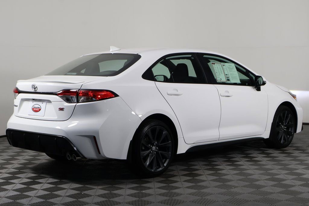 2025 Toyota Corolla SE photo 4