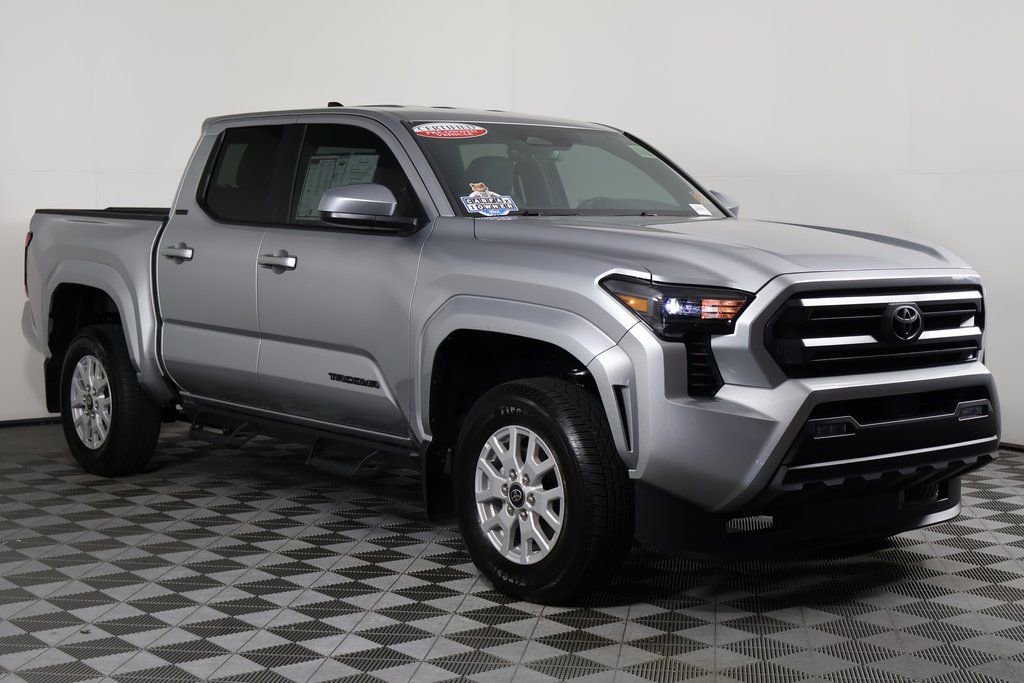 2025 Toyota Tacoma SR5 4x4 photo 3