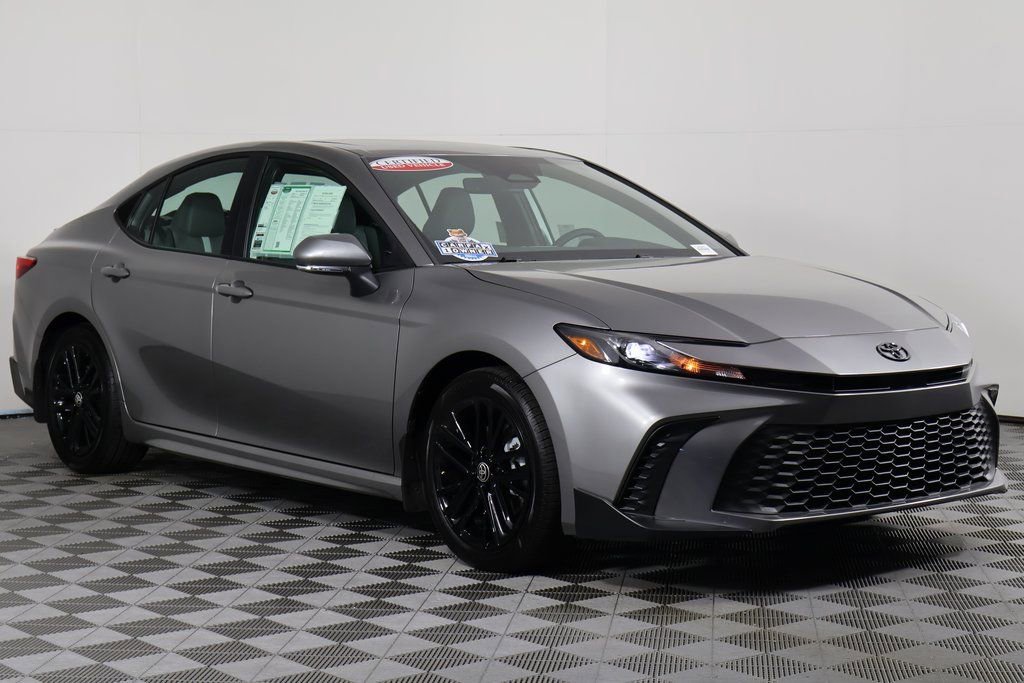 2025 Toyota Camry SE photo 3