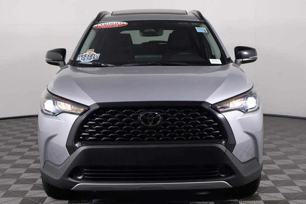 2025 Toyota Corolla Cross LE photo 2