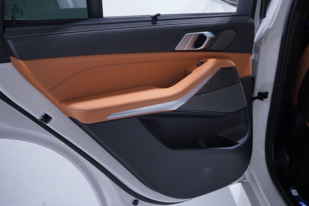 2025 BMW X5 M60i - Photo 17