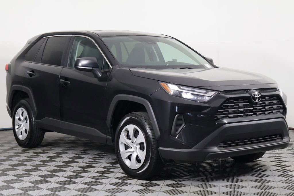 2025 Toyota RAV4 LE photo 3