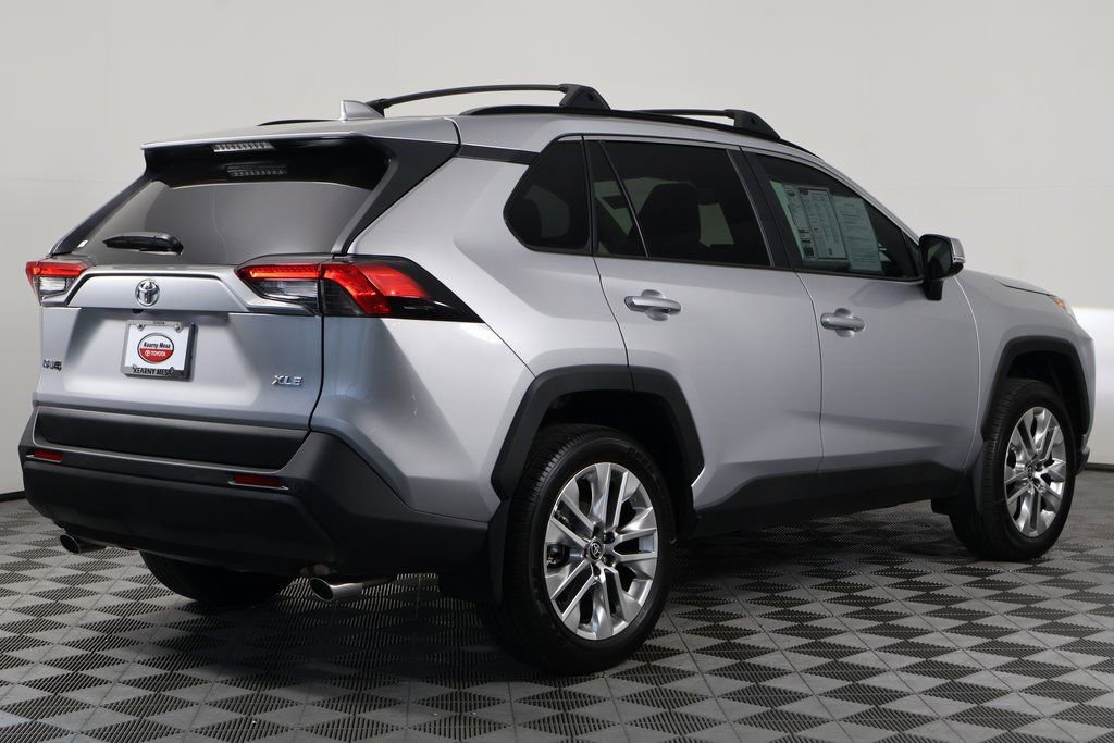 2025 Toyota RAV4 XLE Premium photo 4