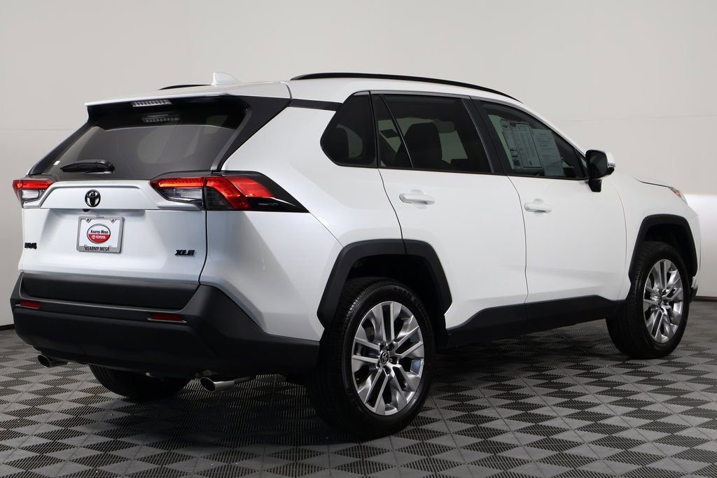 2025 Toyota RAV4 XLE Premium photo 4