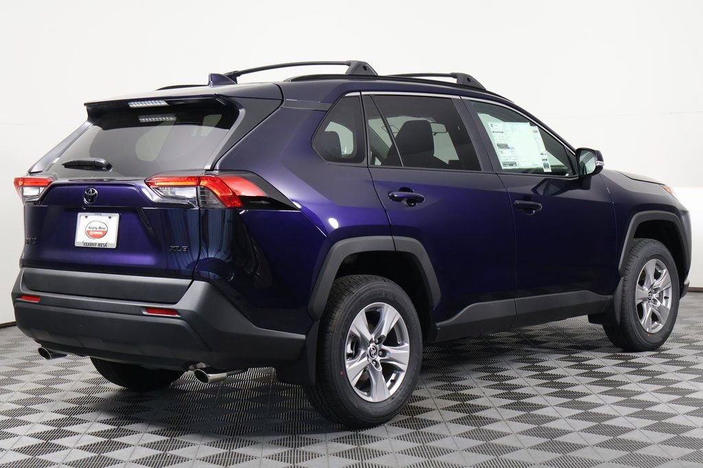 2025 Toyota RAV4 XLE photo 2