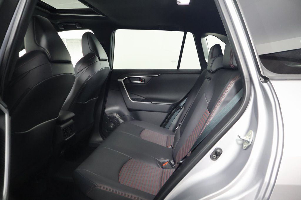 2025 Toyota RAV4 XSE - Photo 11