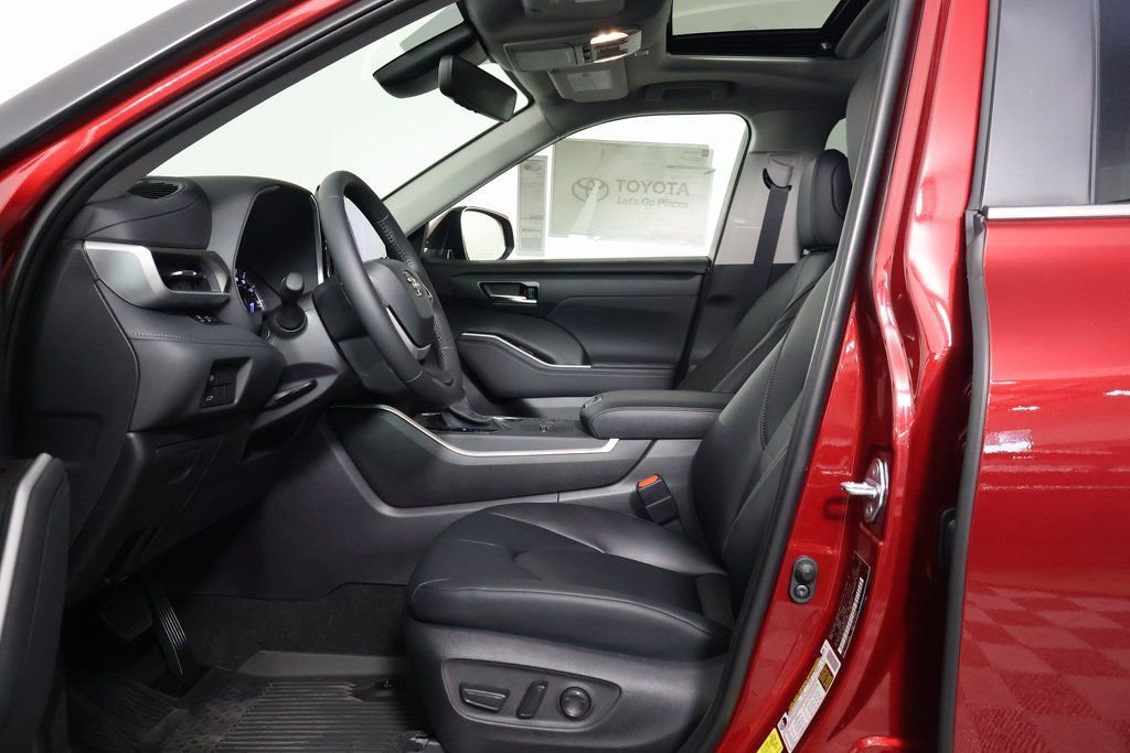 2026 Toyota Highlander Hybrid XLE photo 5