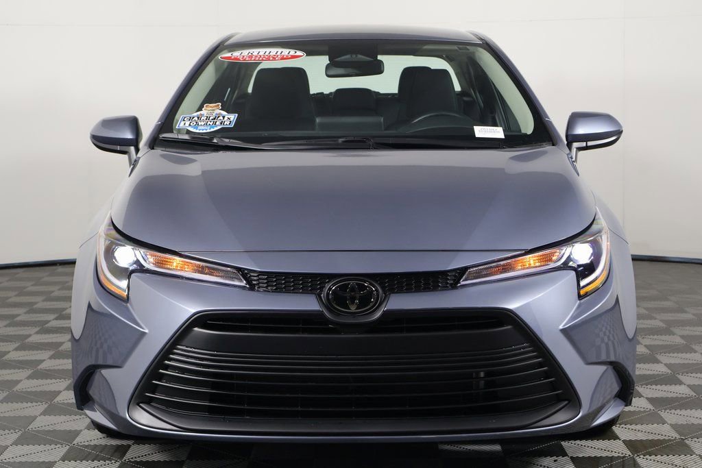 2025 Toyota Corolla LE photo 2