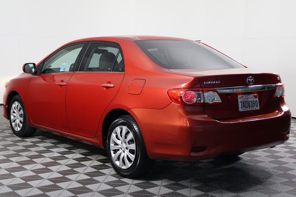 2013 Toyota Corolla LE photo 6